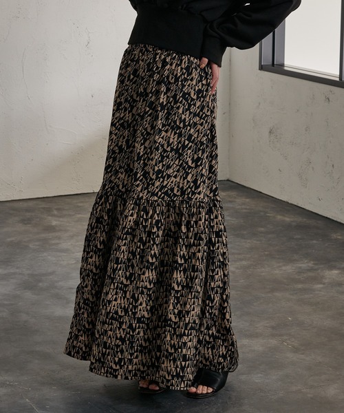 Ezick（エジック）の「ジオメトリック柄ティアードスカート（スカート・レディース・ブラック/グリーン・FREE）」の4枚目の写真
