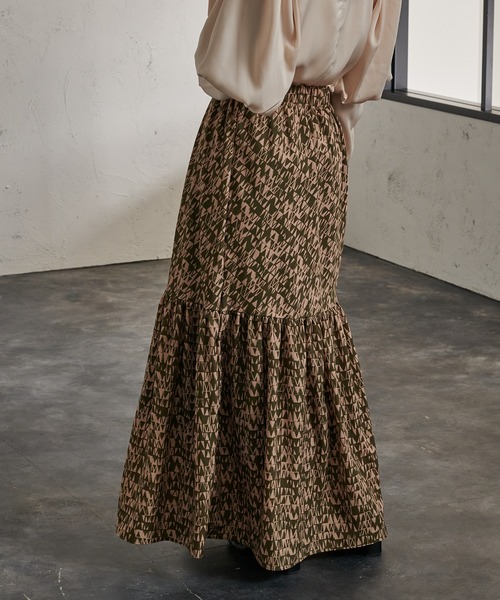 Ezick（エジック）の「ジオメトリック柄ティアードスカート（スカート・レディース・ブラック/グリーン・FREE）」の9枚目の写真