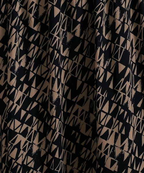 Ezick（エジック）の「ジオメトリック柄ティアードスカート（スカート・レディース・ブラック/グリーン・FREE）」の16枚目の写真