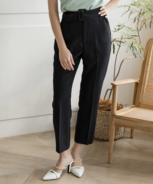 Julia Boutique（ジュリアブティック）の「バックルベルト付きテーパードパンツ/22006（その他パンツ・レディース・ベージュ/ラベンダー/グリーン/ブラック・ONE）」の2枚目の写真