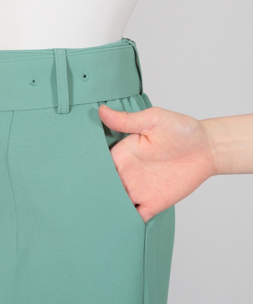 Julia Boutique（ジュリアブティック）の「バックルベルト付きテーパードパンツ/22006（その他パンツ・レディース・ベージュ/ラベンダー/グリーン/ブラック・ONE）」の18枚目の写真