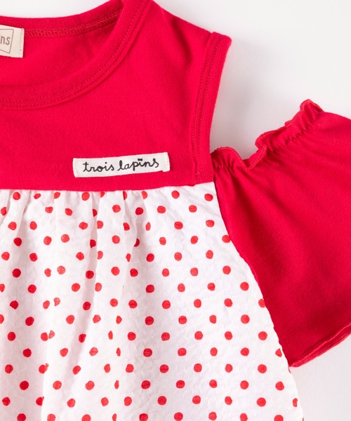 trois lapins kp（トロワラパンケーピー）の「ドット柄オフショルダーワンピース(140-160cm)（ワンピース・キッズ・ブラック/レッド・140cm/150cm/160cm）」の3枚目の写真