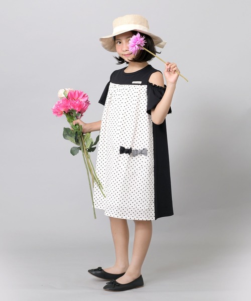 trois lapins kp（トロワラパンケーピー）の「ドット柄オフショルダーワンピース(140-160cm)（ワンピース・キッズ・ブラック/レッド・140cm/150cm/160cm）」の9枚目の写真