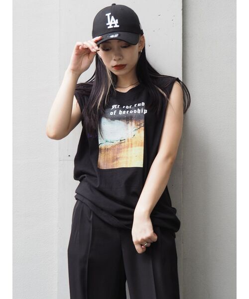 EVRIS（エヴリス）の「グラフィックルーズノースリーブトップス（Tシャツ/カットソー・レディース・ホワイト/ブラック・FREE）」の2枚目の写真