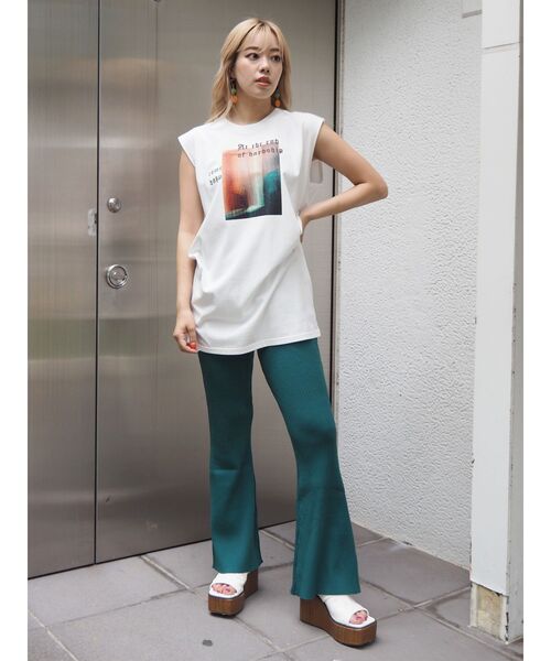 EVRIS（エヴリス）の「グラフィックルーズノースリーブトップス（Tシャツ/カットソー・レディース・ホワイト/ブラック・FREE）」の4枚目の写真