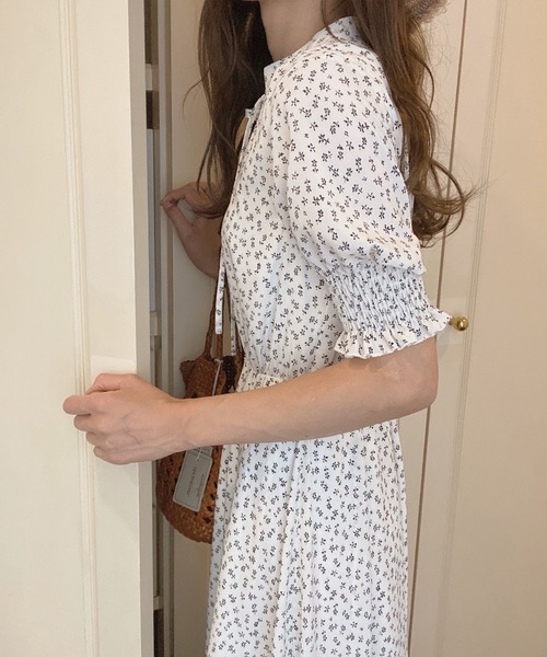 LAUIR(ラウアー)の「花柄シフォンリボンロングワンピース(ワンピース・レディース・ホワイト/ブラック/イエロー/ダークグリーン/ブラウン・MEDIUM/LARGE/X-LARGE)」の6枚目の写真