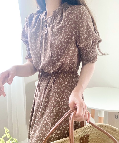 LAUIR(ラウアー)の「花柄シフォンリボンロングワンピース(ワンピース・レディース・ホワイト/ブラック/イエロー/ダークグリーン/ブラウン・MEDIUM/LARGE/X-LARGE)」の15枚目の写真