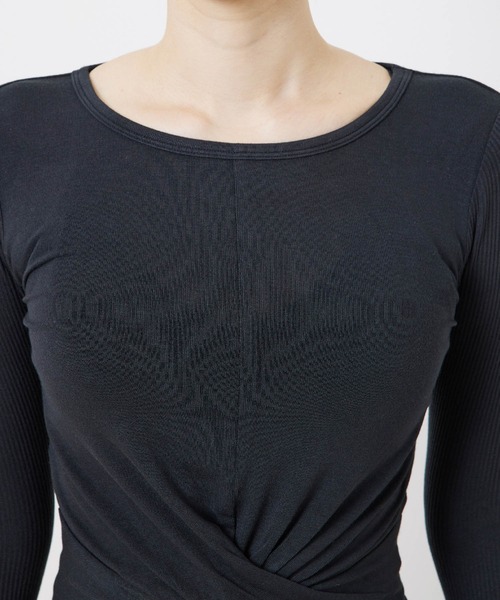 【新品未使用】Alo Yoga ロングスリーブ　トップス　クロップ丈 新品未使用】Alo Yoga ロングスリーブ トップス クロップ丈