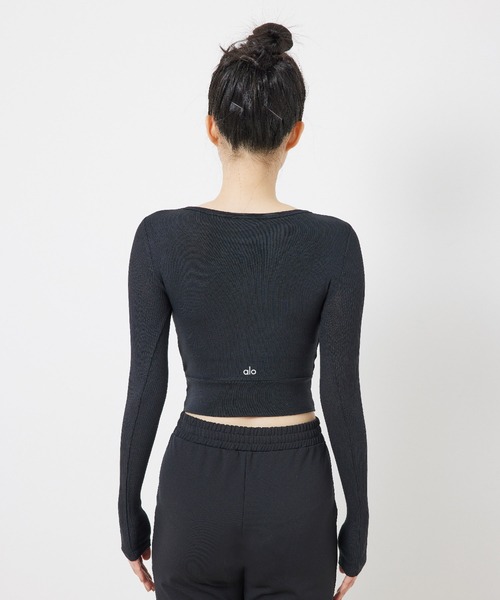 Alo Yoga(アロヨガ)の「【alo】COVER LONG SLEEVE TOP クロップド丈カバーロングスリーブトップス(Tシャツ/カットソー・レディース・ホワイト/ブラック・S)」の11枚目の写真