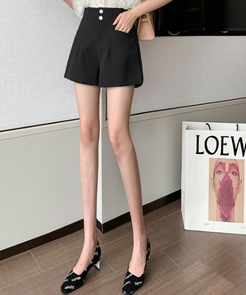 H.Warren(エイチウォーレン)の「ハイウエストフロントボタンスラックスショートパンツ(裏地付き)(その他パンツ・レディース・ブラック/ホワイト・M/S)」の6枚目の写真
