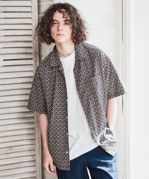 THE HITSS（ヒッツ）の「【THE HITSS】ポリドレープ ルーズフィット 総柄 オープンカラーシャツ/開襟アロハシャツ（シャツ/ブラウス・メンズ・グリーン/ホワイト系1/パープル系/ブラック系4/ブラック/ブラウン系1/ホワイト系4/ブラック系1/ブラック系2/ブラック系5/ベージュ系/モカ/ホワイト系2/ブラック系6/グレー/ブラック系/ホワイト系/ブラック系3/ネイビー系/ホワイト/ブルー/ベージュ系1/ホワイト系3/ブラウン系/ライトグリーン・L/M/XL）」の14枚目の写真