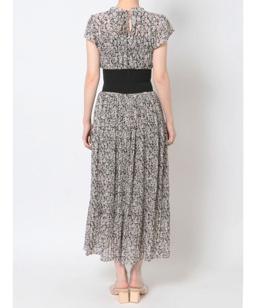 LAGUNAMOON（ラグナムーン）の「プリーツフラワーウエストリブワンピース（ワンピース・レディース・ブラック/ベージュ/グリーン・SMALL/MEDIUM）」の6枚目の写真