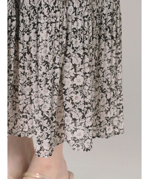 LAGUNAMOON（ラグナムーン）の「プリーツフラワーウエストリブワンピース（ワンピース・レディース・ブラック/ベージュ/グリーン・SMALL/MEDIUM）」の9枚目の写真