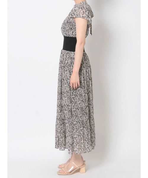 LAGUNAMOON（ラグナムーン）の「プリーツフラワーウエストリブワンピース（ワンピース・レディース・ブラック/ベージュ/グリーン・SMALL/MEDIUM）」の16枚目の写真