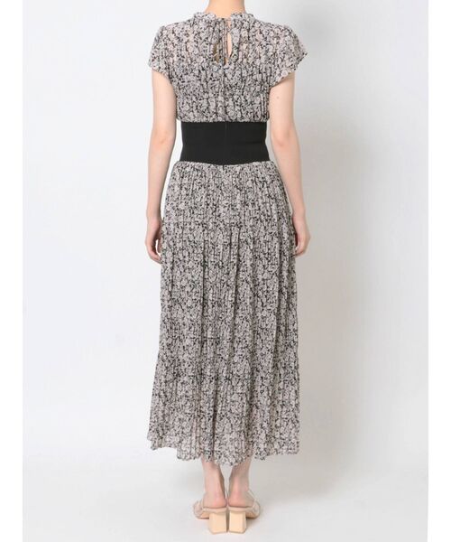 LAGUNAMOON（ラグナムーン）の「プリーツフラワーウエストリブワンピース（ワンピース・レディース・ブラック/ベージュ/グリーン・SMALL/MEDIUM）」の17枚目の写真