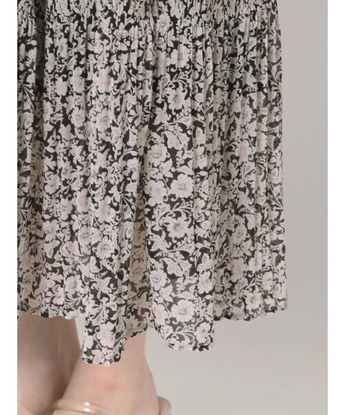 LAGUNAMOON（ラグナムーン）の「プリーツフラワーウエストリブワンピース（ワンピース・レディース・ブラック/ベージュ/グリーン・SMALL/MEDIUM）」の20枚目の写真