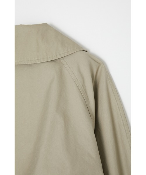 MOUSSY（マウジー）の「BIG COLLAR OVER TRENCH コート（トレンチコート・レディース・ベージュ/ブラック・1/2）」の9枚目の写真
