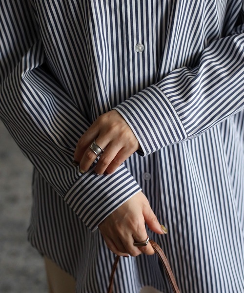 Yucca(ユッカ)の「長袖ルーズシルエットシャツ(シャツ/ブラウス・レディース・ホワイト/ネイビー/グレー/ピンク・LARGE/MEDIUM)」の22枚目の写真