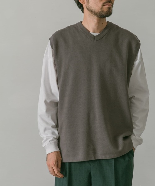 URBAN RESEARCH DOORS（アーバンリサーチドアーズ）の「ダブルフェイスVネックベスト（Tシャツ/カットソー・メンズ・チャコールグレー/ブラウン/ブルー/グレー系その他・MEDIUM/LARGE）」の2枚目の写真