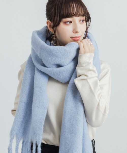 Rocky Monroe(ロッキーモンロー)の「モヘアタッチ フリンジ付きボリュームマフラー 無地・チェック柄・ボーダー柄(マフラー・レディース・ホワイト/ブラック/ベージュ/パープル/ブラウン/レッド/サックスブルー/ピンク/ブルー/グリーン/ライトグリーン/チェック/ロイヤルブルー/ピンク×イエロー/ブラウン系/カーキ系/グリーン系/ブルー系/イエロー系/ピンク系・FREE)」の11枚目の写真