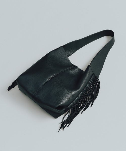 manana suerte（マニャーナスエルテ）の「フェイクレザーフリンジワンハンドルショルダーBAG（ショルダーバッグ・レディース・レッド/ブラック・FREE）」の5枚目の写真