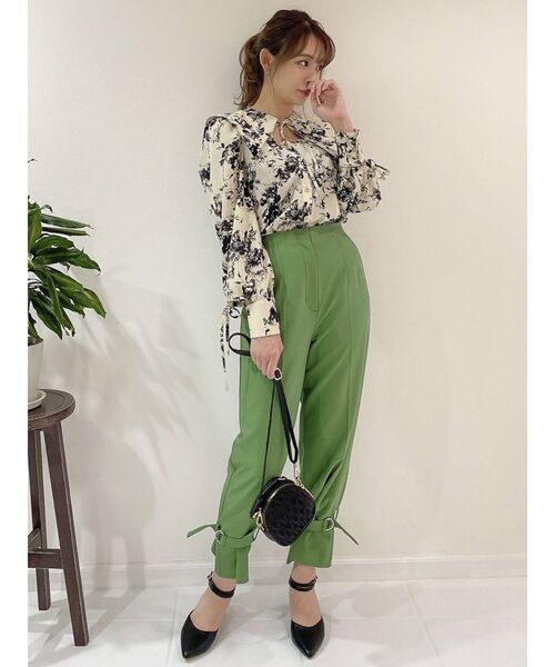 dazzlin（ダズリン）の「アンクルマークテーパードパンツ（その他パンツ・レディース・パープル/グリーン/アイボリー・SMALL/MEDIUM/X-SMALL）」の17枚目の写真