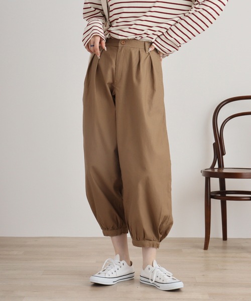 atONE(アットワン)の「atONE タック入りアラジンパンツ(その他パンツ・レディース・カーキ/ブラック/ベージュ・M/L/LL/3L/4L)」の3枚目の写真