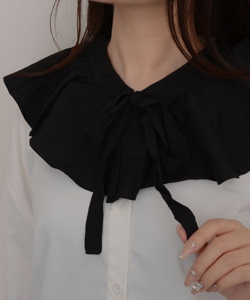 TONE SELECT GOODS（トーンセレクトグッズ）の「【resonance】フリル デザイン つけ襟/ケープ【マルチウェイ】（付け襟・レディース・ホワイト/ブラック・FREE）」の12枚目の写真