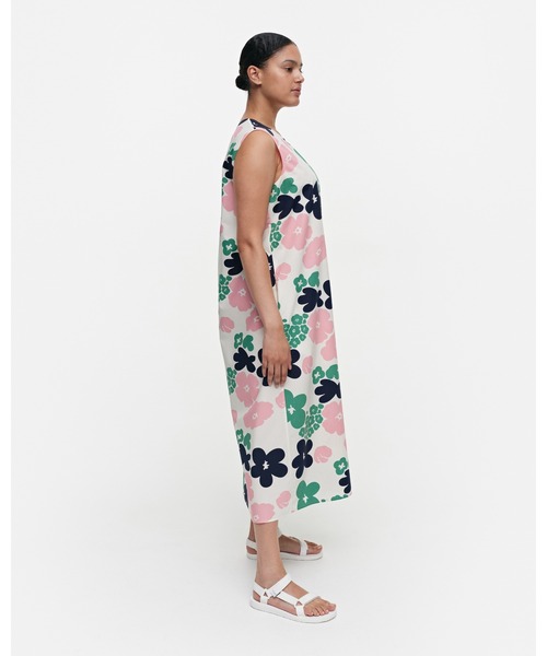 【marimekko】Loituma Kamelia コットン リネン ワンピース marimekko(マリメッコ)の「Kevattalkoot / Alet cotton poplin