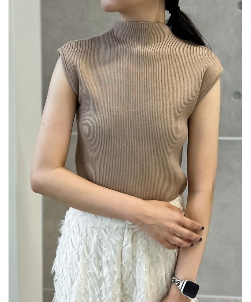 Re:EDIT（リエディ）の「[神山まりあさん着用][2024SS COLLECTION]プチハイネックノースリーブレーヨンブレンドサマーリブニットトップス（タンクトップ・レディース・ブラウン/ブラック/ホワイト/ホワイト×ネイビー/グレー/ベージュ・LARGE/MEDIUM）」の6枚目の写真