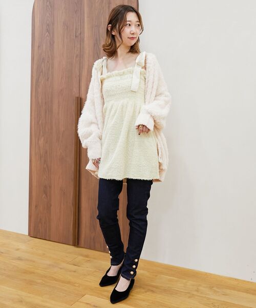 MAJESTIC LEGON(マジェスティックレゴン)の「肩リボンきらめきビスチェ(ベスト・レディース・アイボリー/チャコールグレー/ブラック・MEDIUM)」の4枚目の写真