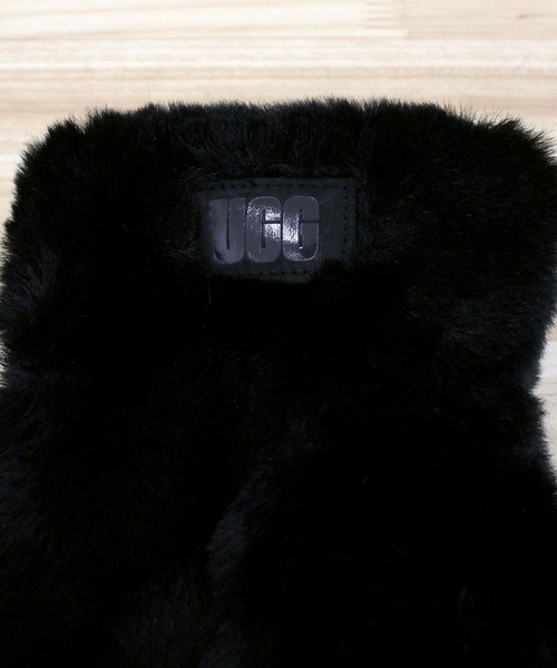 UGG（アグ）の「UGG フェイクファー フィンガーレスグローブ W FAUX FUR FINGERLESS（手袋・レディース・ブラック/ナチュラル・S/M/L/XL）」の4枚目の写真