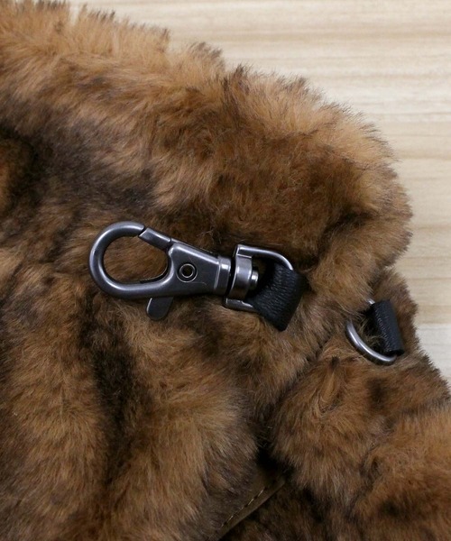 UGG（アグ）の「UGG フェイクファー フィンガーレスグローブ W FAUX FUR FINGERLESS（手袋・レディース・ブラック/ナチュラル・S/M/L/XL）」の6枚目の写真