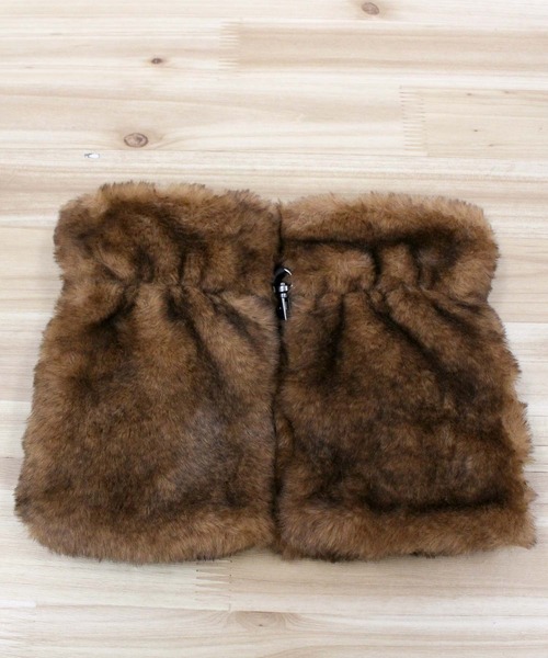 UGG（アグ）の「UGG フェイクファー フィンガーレスグローブ W FAUX FUR FINGERLESS（手袋・レディース・ブラック/ナチュラル・S/M/L/XL）」の7枚目の写真