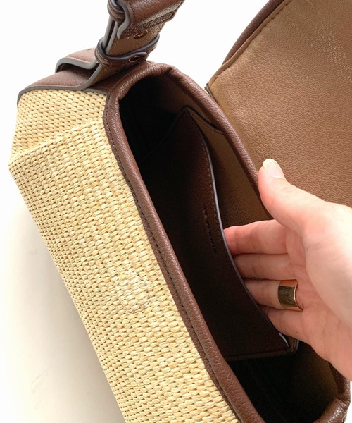 LE VERNIS（ル・ベルニ）の「FOSSETE BAG（ショルダーバッグ・レディース・ブラック/ベージュ・ONE SIZE）」の15枚目の写真