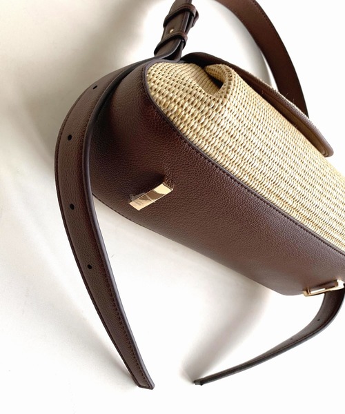 LE VERNIS（ル・ベルニ）の「FOSSETE BAG（ショルダーバッグ・レディース・ブラック/ベージュ・ONE SIZE）」の13枚目の写真