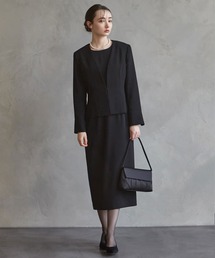 AIMER（エメ）の「【喪服・礼服】ノーカラーVネックジャケット・ウエストタックタイトミモレ丈ワンピース 2点セット ブラックフォーマルアンサンブル（スーツセット・レディース）」