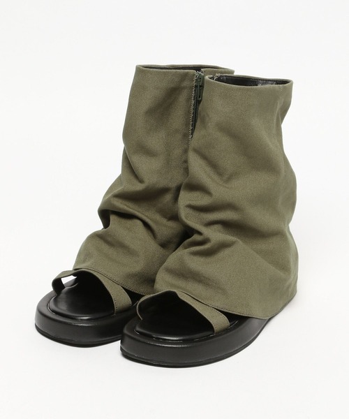 FOREVER 21(フォーエバー トゥエンティーワン)の「【2024SS】カバー付きブーツサンダル(サンダル・レディース・ブラック/カーキ・SMALL/MEDIUM/LARGE)」の1枚目の写真