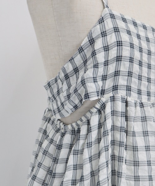 BLUEEAST（ブルーイースト）の「シアーチェックキャミワンピース（ワンピース・レディース・アイボリー/ベージュ/ブラック/ブルーグレー/グレー・MEDIUM）」の19枚目の写真