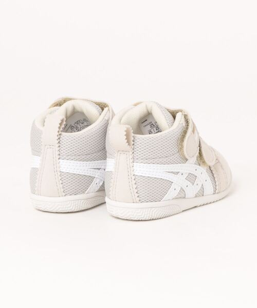 SUKUSUKU（スクスク）の「ASICS KIDS（アシックス キッズ）アミュレ ファーストシューズ MS（スニーカー・キッズ・スモークグレー・12.0cm/12.5cm/13.0cm/13.5cm/11.5cm）」の2枚目の写真