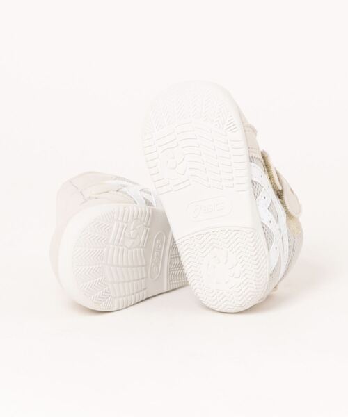 SUKUSUKU（スクスク）の「ASICS KIDS（アシックス キッズ）アミュレ ファーストシューズ MS（スニーカー・キッズ・スモークグレー・12.0cm/12.5cm/13.0cm/13.5cm/11.5cm）」の3枚目の写真