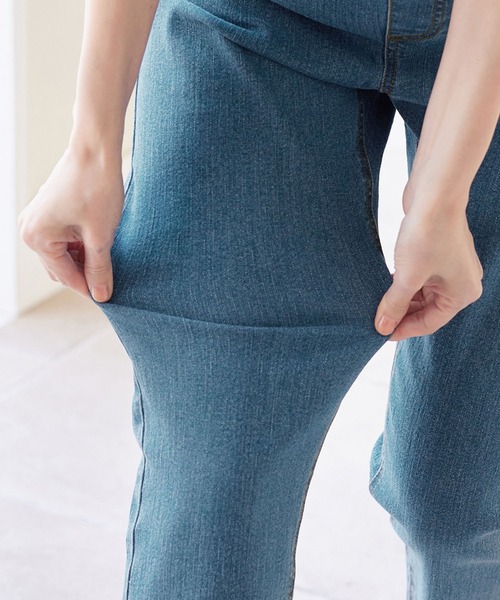 Viola e Viola(ヴィオラエヴィオラ)の「のび心地デニムチュニックパンツ(デニムパンツ・レディース・ネイビー/ブラック/ワンウォッシュ・M/3L/L/LL/4L/5L)」の17枚目の写真