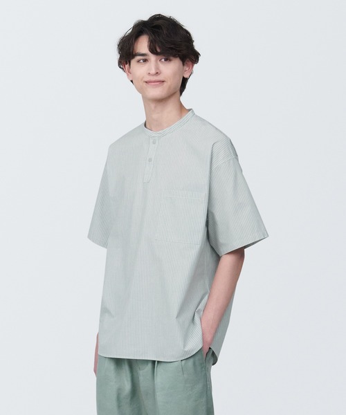 無印良品（ムジルシリョウヒン）の「紳士　涼感ヘンリーネック半袖布帛Ｔシャツ（シャツ/ブラウス・メンズ・ダークグレー/グレー系その他2/スモーキーグリーン系/ライトグリーン系1/ネイビー/ブラック/ホワイト・XS/XL/L/M/S）」の5枚目の写真
