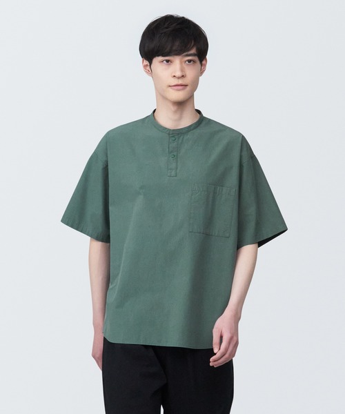 無印良品（ムジルシリョウヒン）の「紳士　涼感ヘンリーネック半袖布帛Ｔシャツ（シャツ/ブラウス・メンズ・ダークグレー/グレー系その他2/スモーキーグリーン系/ライトグリーン系1/ネイビー/ブラック/ホワイト・XS/XL/L/M/S）」の6枚目の写真