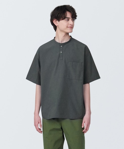 無印良品（ムジルシリョウヒン）の「紳士　涼感ヘンリーネック半袖布帛Ｔシャツ（シャツ/ブラウス・メンズ・ダークグレー/グレー系その他2/スモーキーグリーン系/ライトグリーン系1/ネイビー/ブラック/ホワイト・XS/XL/L/M/S）」の3枚目の写真