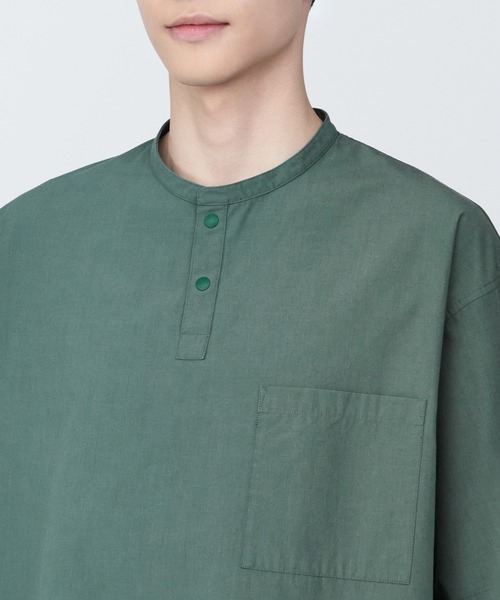無印良品（ムジルシリョウヒン）の「紳士　涼感ヘンリーネック半袖布帛Ｔシャツ（シャツ/ブラウス・メンズ・ダークグレー/グレー系その他2/スモーキーグリーン系/ライトグリーン系1/ネイビー/ブラック/ホワイト・XS/XL/L/M/S）」の14枚目の写真