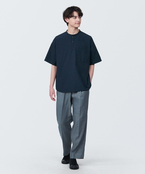 無印良品（ムジルシリョウヒン）の「紳士　涼感ヘンリーネック半袖布帛Ｔシャツ（シャツ/ブラウス・メンズ・ダークグレー/グレー系その他2/スモーキーグリーン系/ライトグリーン系1/ネイビー/ブラック/ホワイト・XS/XL/L/M/S）」の18枚目の写真