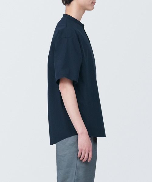 無印良品（ムジルシリョウヒン）の「紳士　涼感ヘンリーネック半袖布帛Ｔシャツ（シャツ/ブラウス・メンズ・ダークグレー/グレー系その他2/スモーキーグリーン系/ライトグリーン系1/ネイビー/ブラック/ホワイト・XS/XL/L/M/S）」の19枚目の写真