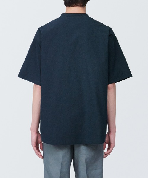 無印良品（ムジルシリョウヒン）の「紳士　涼感ヘンリーネック半袖布帛Ｔシャツ（シャツ/ブラウス・メンズ・ダークグレー/グレー系その他2/スモーキーグリーン系/ライトグリーン系1/ネイビー/ブラック/ホワイト・XS/XL/L/M/S）」の8枚目の写真