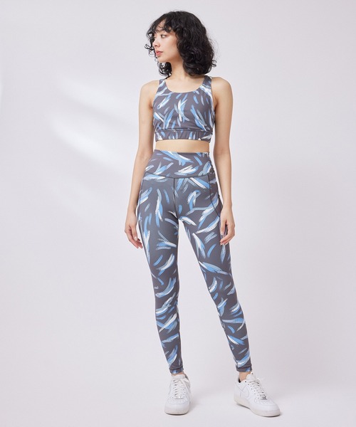 NERGY（ナージー）の「【skin wear】UV＆水陸両用＆保湿 ニュアンスプリントブラトップス（スポーツブラ・レディース・ライトグレー/スミクロ・S/M/L）」の14枚目の写真